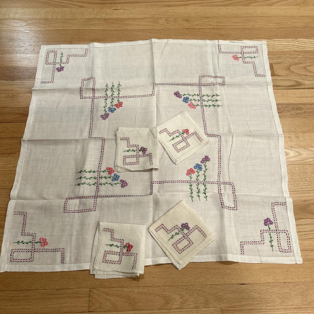 Vintage Hand Embroidered Linen Tea Tablecloth 32x32 4 Napkins